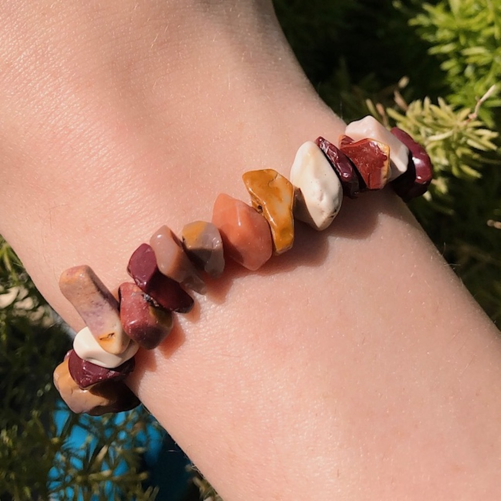 Tumbled Mookaite Crystal Healing Bracel…